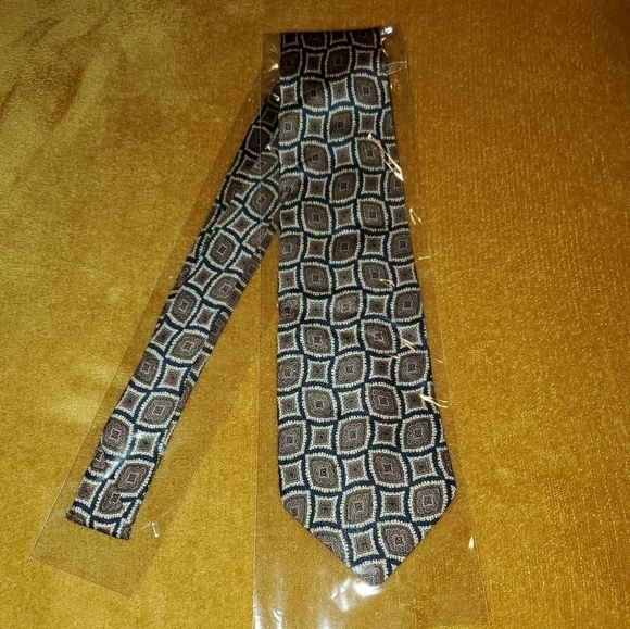 Grey, Brown, Blue Patterned Necktie New - Picture 2 of 4